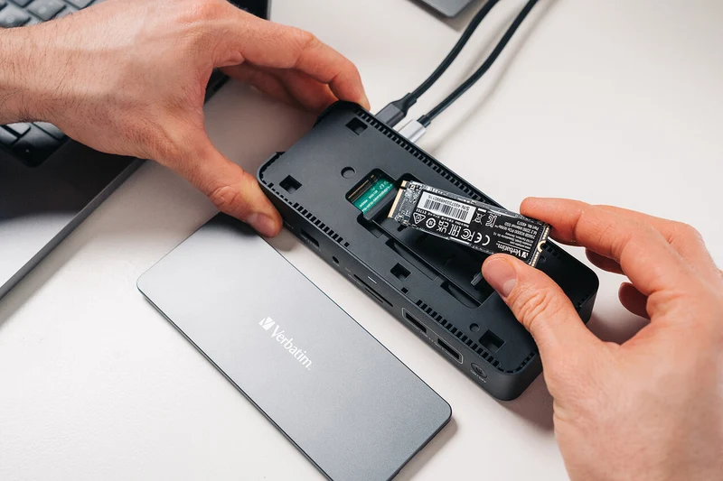 Verbatim Docking Station, USB-C Pro, CDS-15S, 15-Port 4x USB 2.0/3.2-A, 2x USB 3.2-C, 2x HDMI 8K, DP, RJ45, Audio, SD, microSD, SSD M2