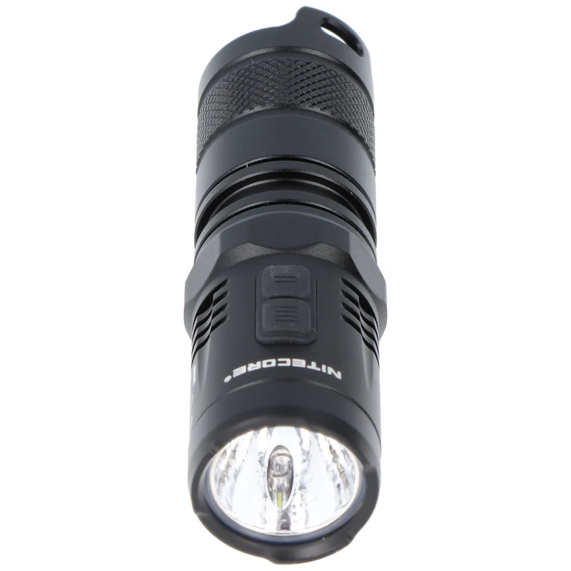 Nitecore MT10C LED-Taschenlampe mit bis zu 920 Lumen, Multitask Taschenlampe, mit zwei Side-Switches und Rotlicht-Mode