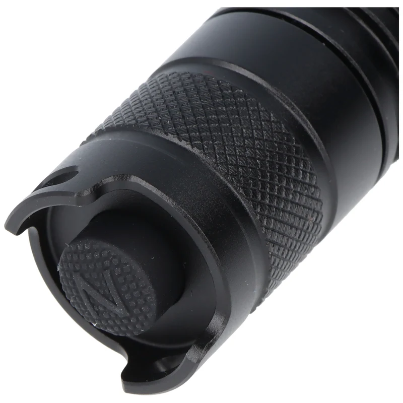Nitecore MT10C LED-Taschenlampe mit bis zu 920 Lumen, Multitask Taschenlampe, mit zwei Side-Switches und Rotlicht-Mode