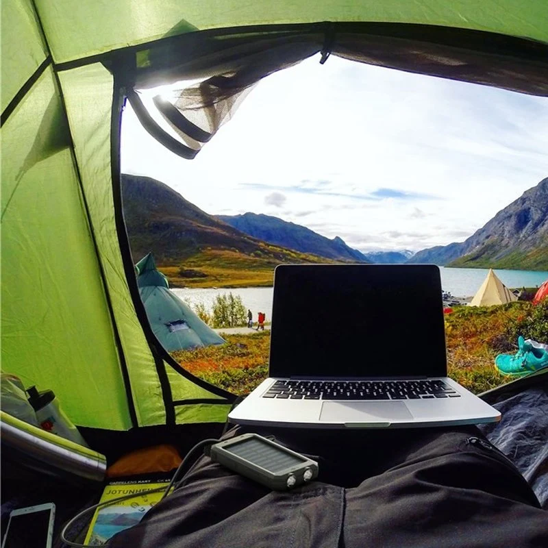 Goobay Outdoor Powerbank 8000mAh mit Solarpanel und Taschenlampenfunktion