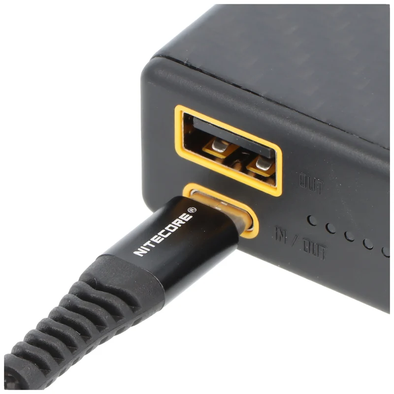 Nitecore Powerbank SUMMIT20000, 20.000mAh Kapazität, kältebeständig bis -40°C, integrierte Heizfunktion, Carbongehäuse