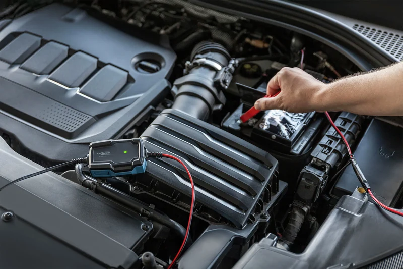 Ansmann BC 6-12V/1A 5-Stufen Kfz-Ladegerät mit automatischer Spannungserkennung für 6V und 12V Blei-Säure-, Blei-Gel- und Blei-Vlies-Batterien