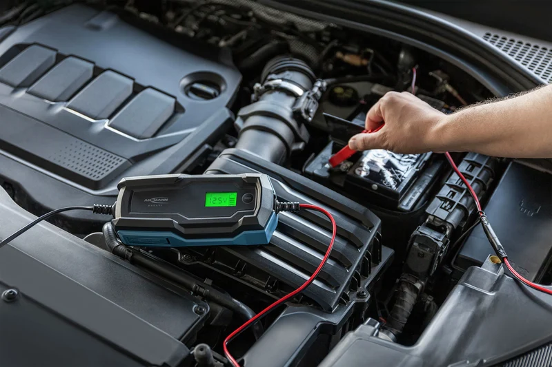Ansmann BC 6-12V/4A 10-Stufen Kfz-Ladegerät für 6V und 12V Blei-Säure-, Blei-Gel- und Blei-Vlies-Batterien, sowie 12V LiFePO4 Batterien