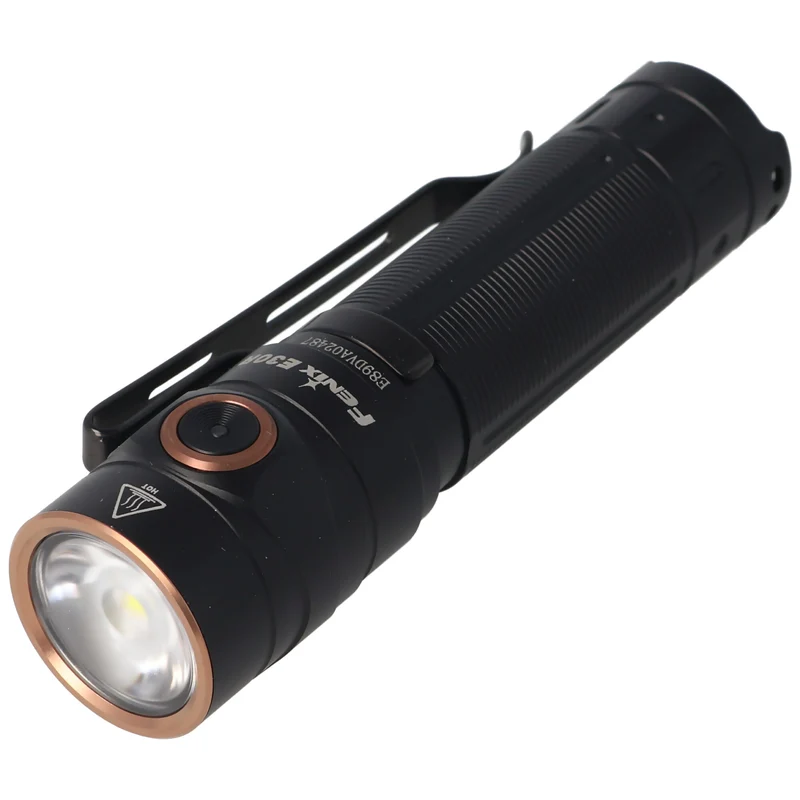 Fenix E30R LED Taschenlampe mit bis zu 1600Lumen, inklusive 3500mAh Akku und Magnetladekabel