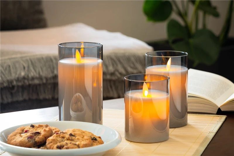 Goobay 3er-Set LED-Echtwachs-Kerzen im Glas - Wunderschöne und sichere Lichtlösung für viele Bereiche wie Haus und Loggia, Büros oder Schulen