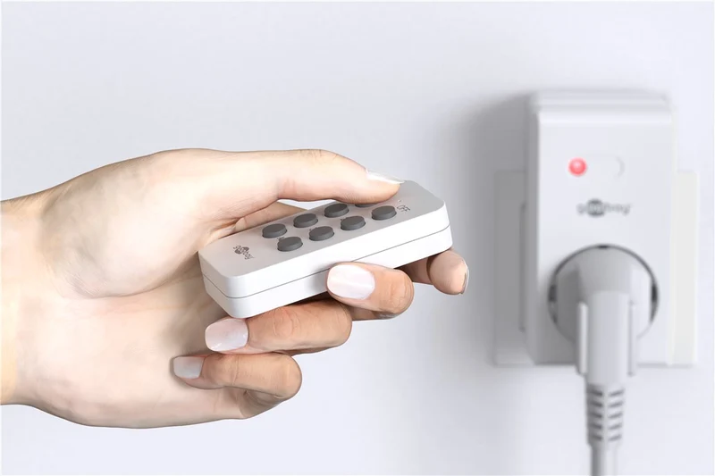 Goobay Funksteckdosen-Set 3+1 - 3x Schutzkontakt-Steckdose und 1x Fernbedienung