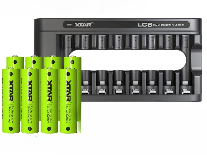 Xtar LC8 – Ladegerät, incl. AA (Mignon) LR6 1,5V Li-Ionen-Akkus mit Akku-Wechselanzeige