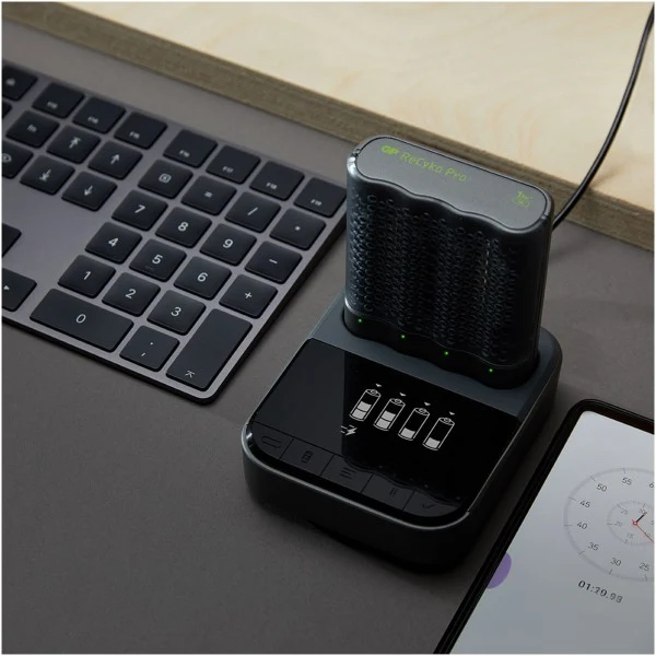 USB-Modell Ladegerät GP P461 Pro-Line 4 x ReCyko Pro AA 2000 mAh USB Dockingstation